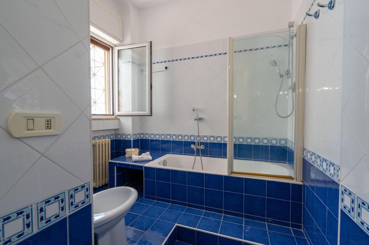 Universita & Stazione Airy Apartment With Parking Bari Exterior photo