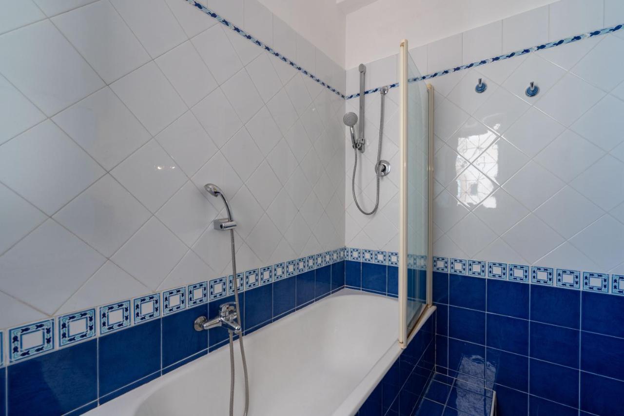 Universita & Stazione Airy Apartment With Parking Bari Exterior photo